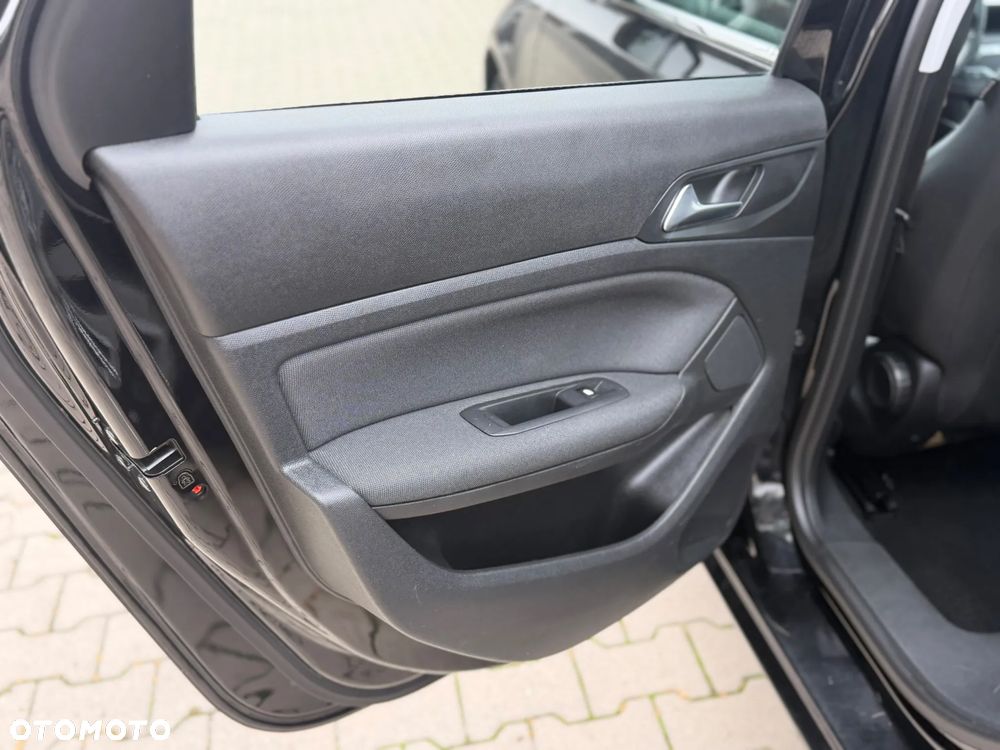Peugeot 308 1.5 BlueHDi Allure S&S - 15