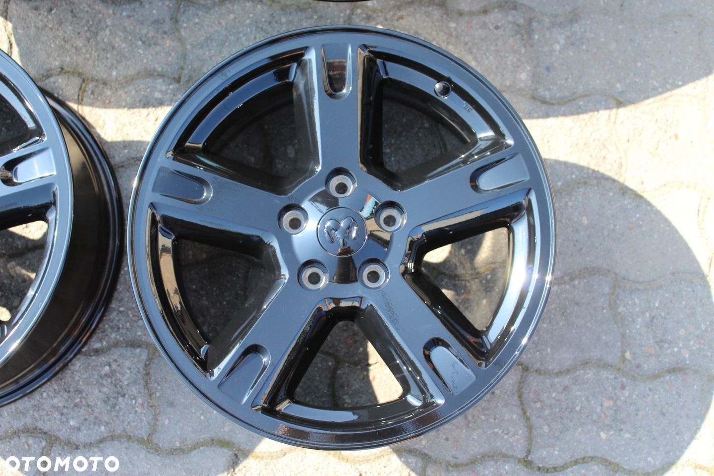 ORYG DODGE NITRO 17cali 5x114,3 ET40,75 7J CALIBER - 1