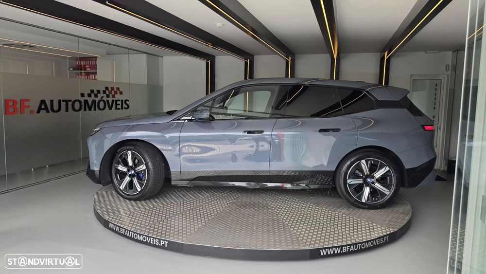 BMW iX xDrive 40 Pack Desportivo - 17