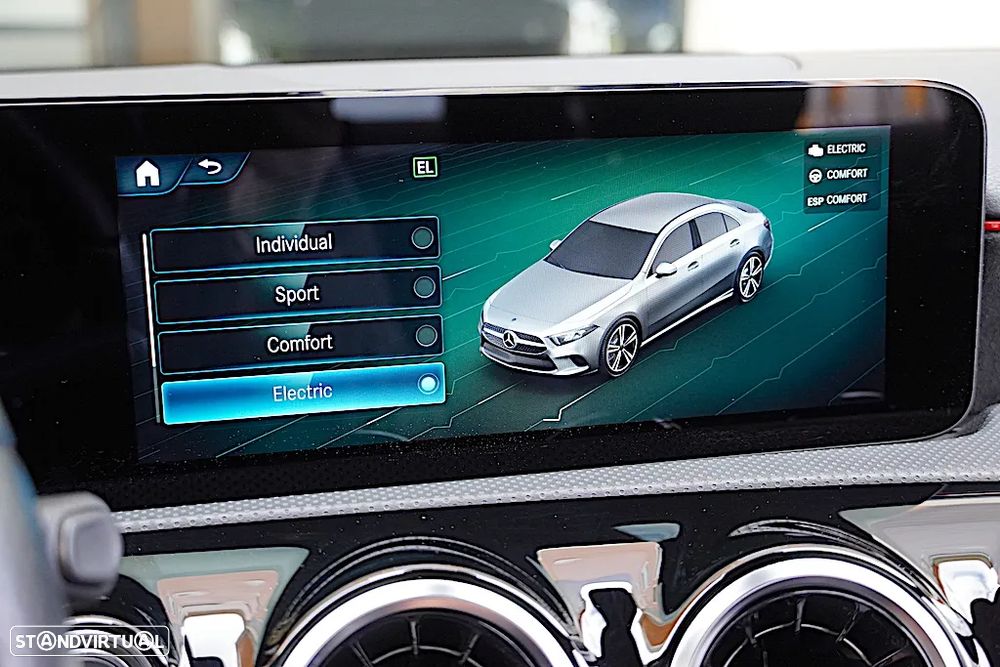 Mercedes-Benz A 250 Limousine e AMG Line - 35