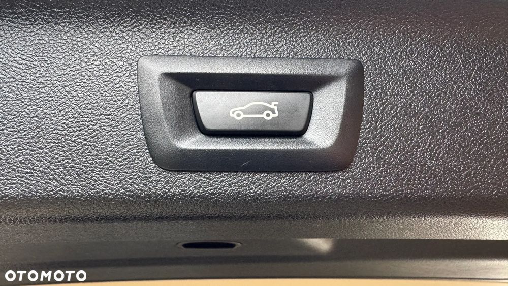 BMW Seria 5 520d Sport Line - 31