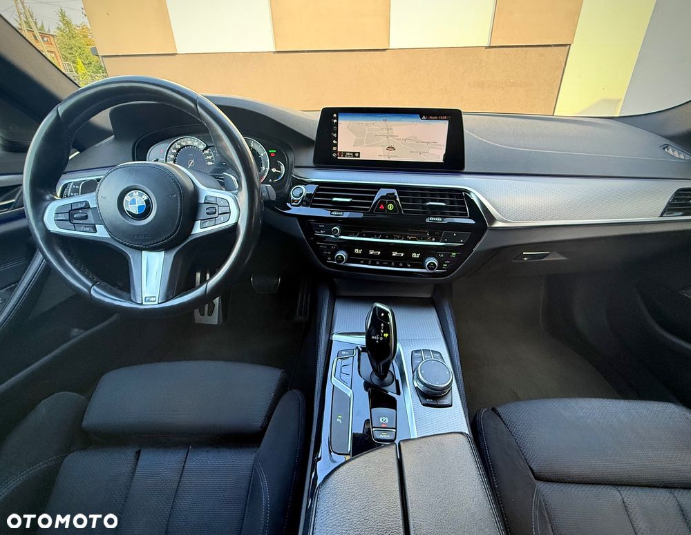 BMW Seria 5 520d xDrive Touring M Sport Edition - 19
