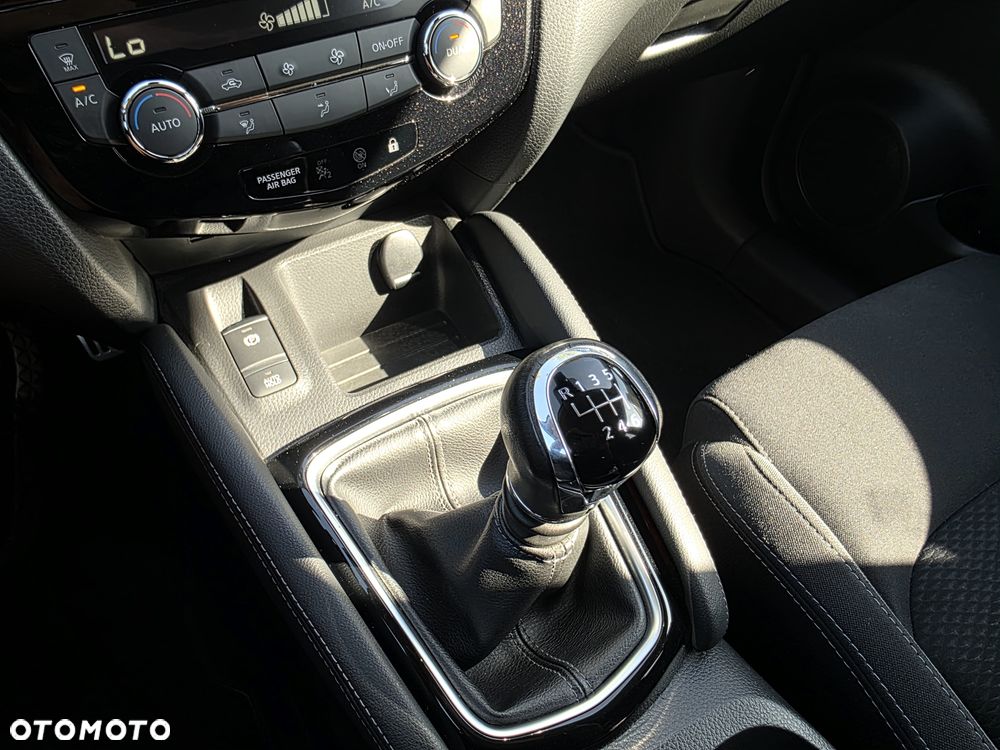 Nissan Qashqai 1.6 DIG-T N-Connecta - 30