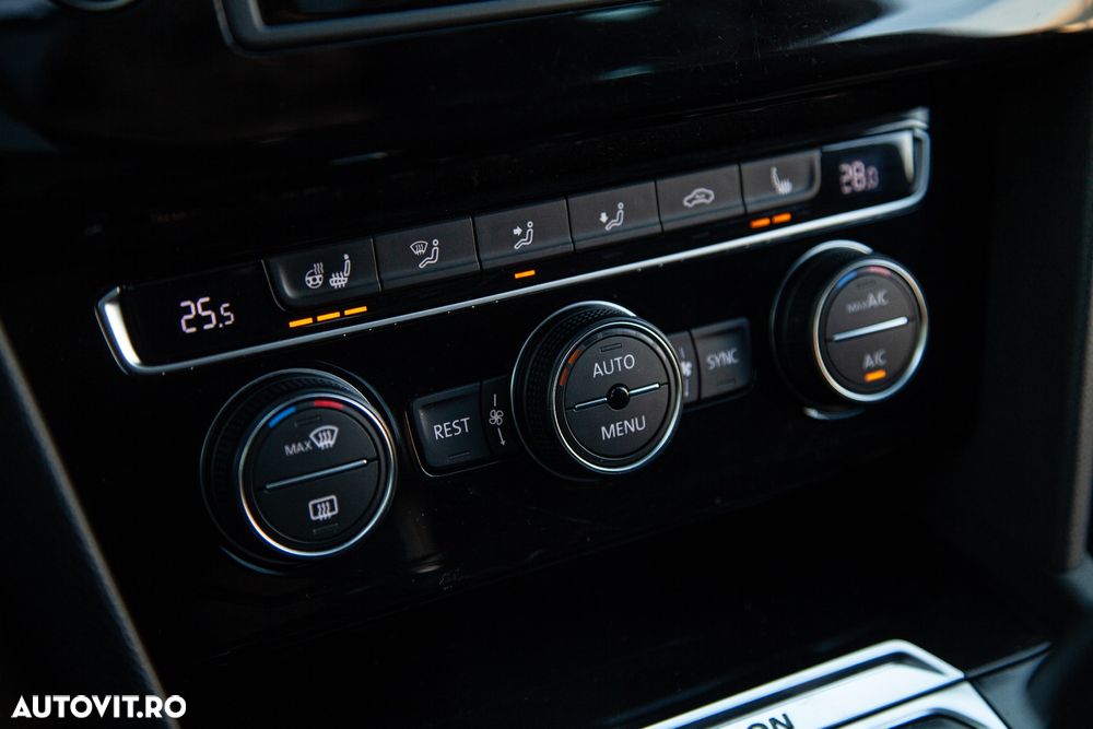 Volkswagen Passat Variant 2.0 TDI DSG 4Motion Highline - 13