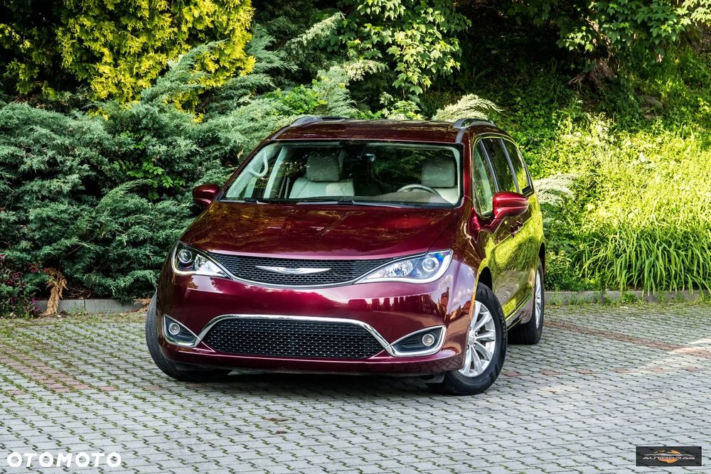 Chrysler Pacifica - 4