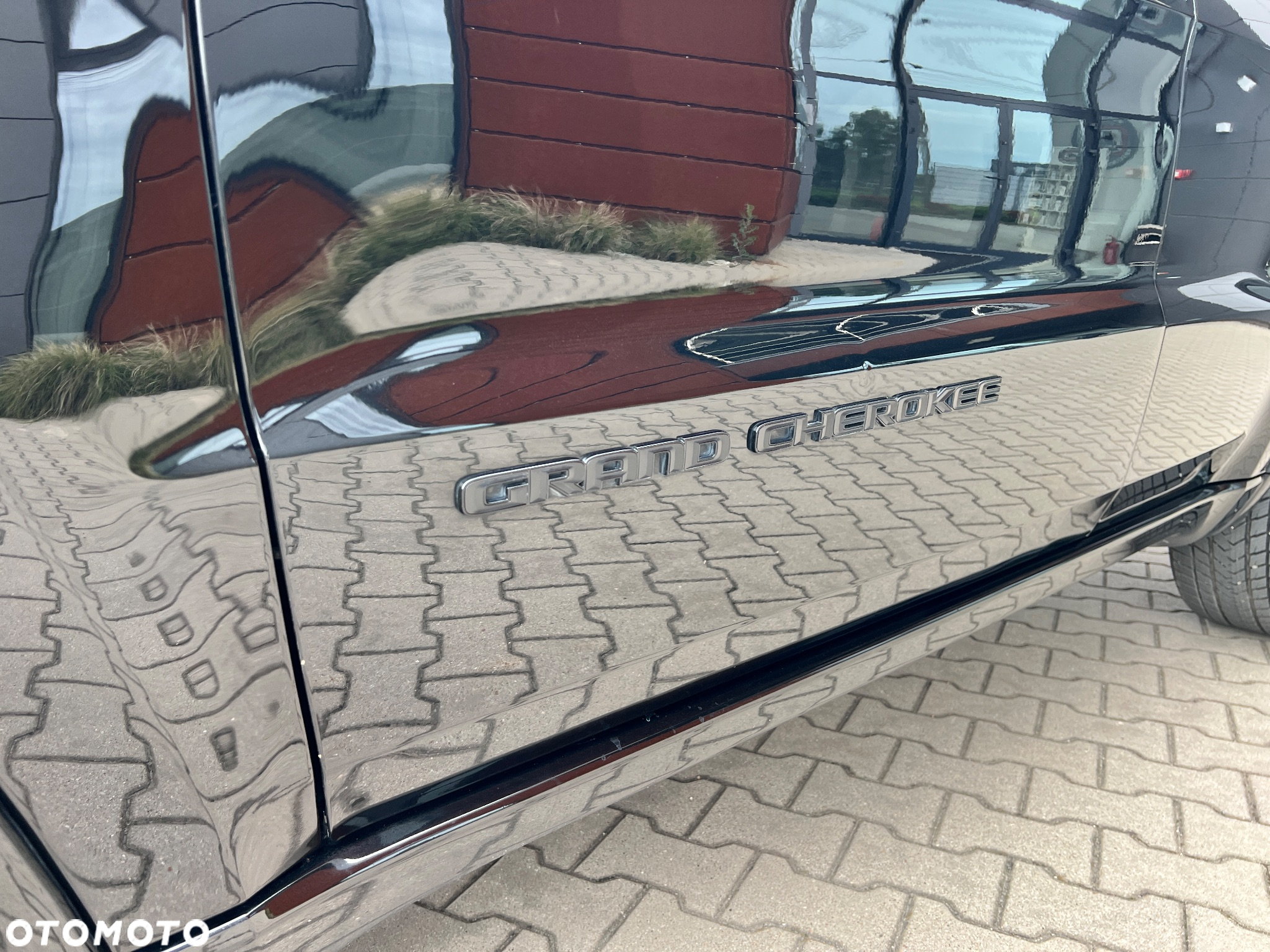 Jeep Grand Cherokee - 12