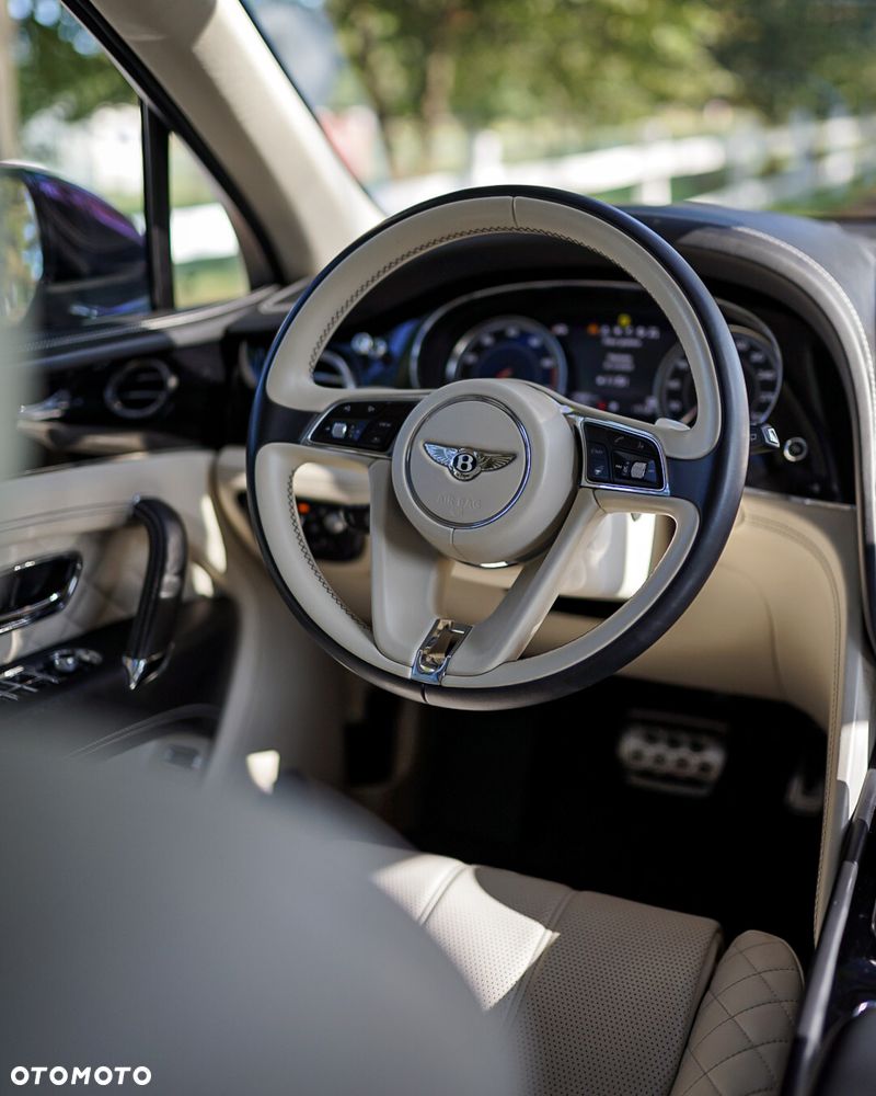 Bentley Bentayga W12 Mulliner - 25