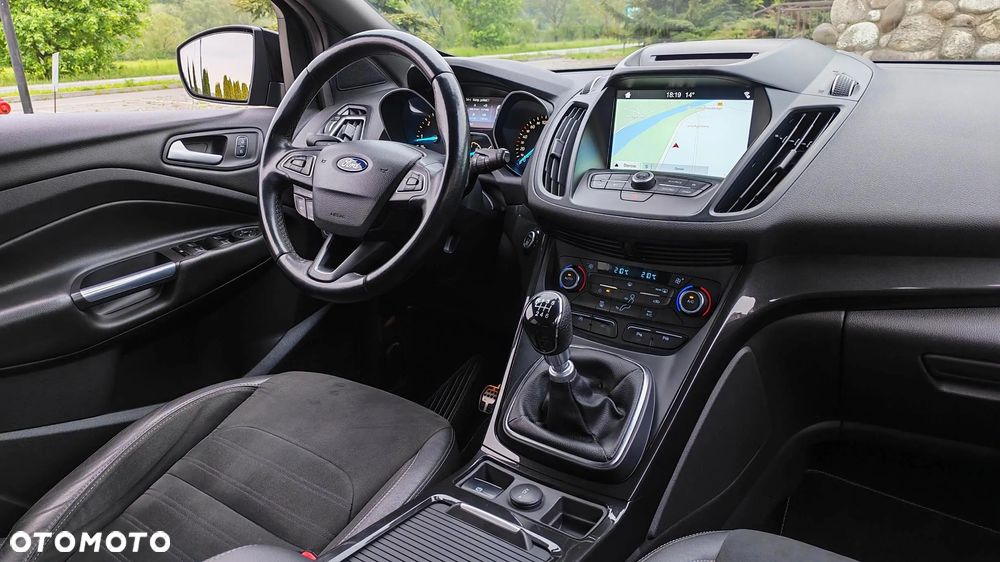 Ford Kuga 2.0 TDCi 4x4 ST-Line - 28