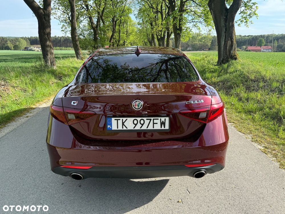 Alfa Romeo Giulia 2.0 Turbo 16V AT8-Q4 Ti - 6