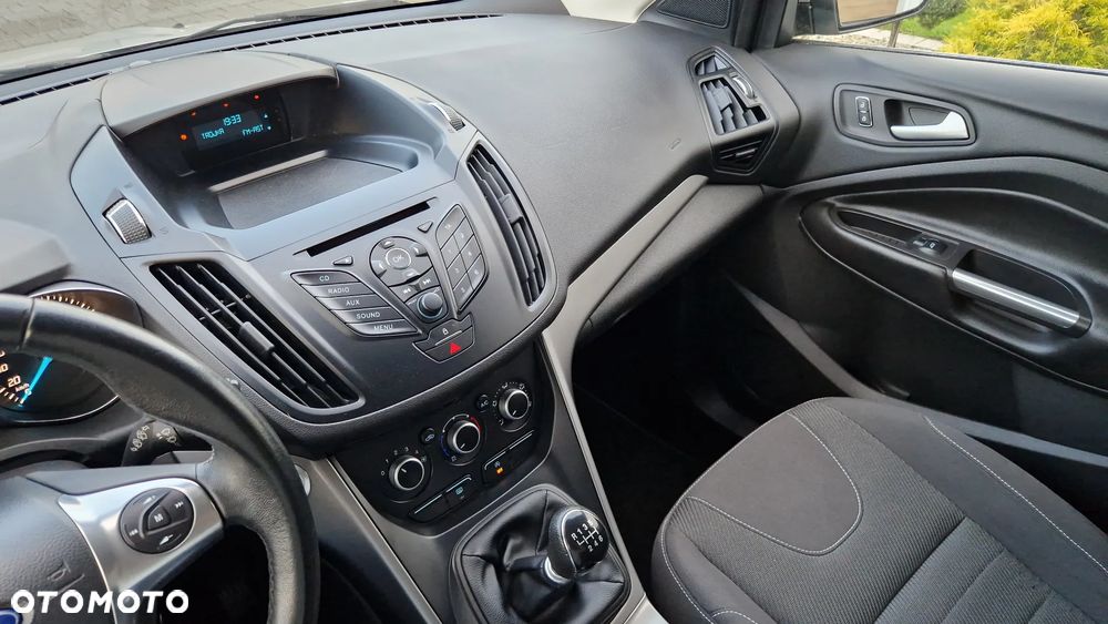Ford Kuga 1.6 EcoBoost 2x4 Titanium - 12