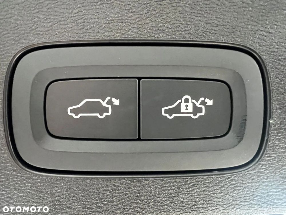 Volvo V60 B4 B DKG Plus Dark - 35