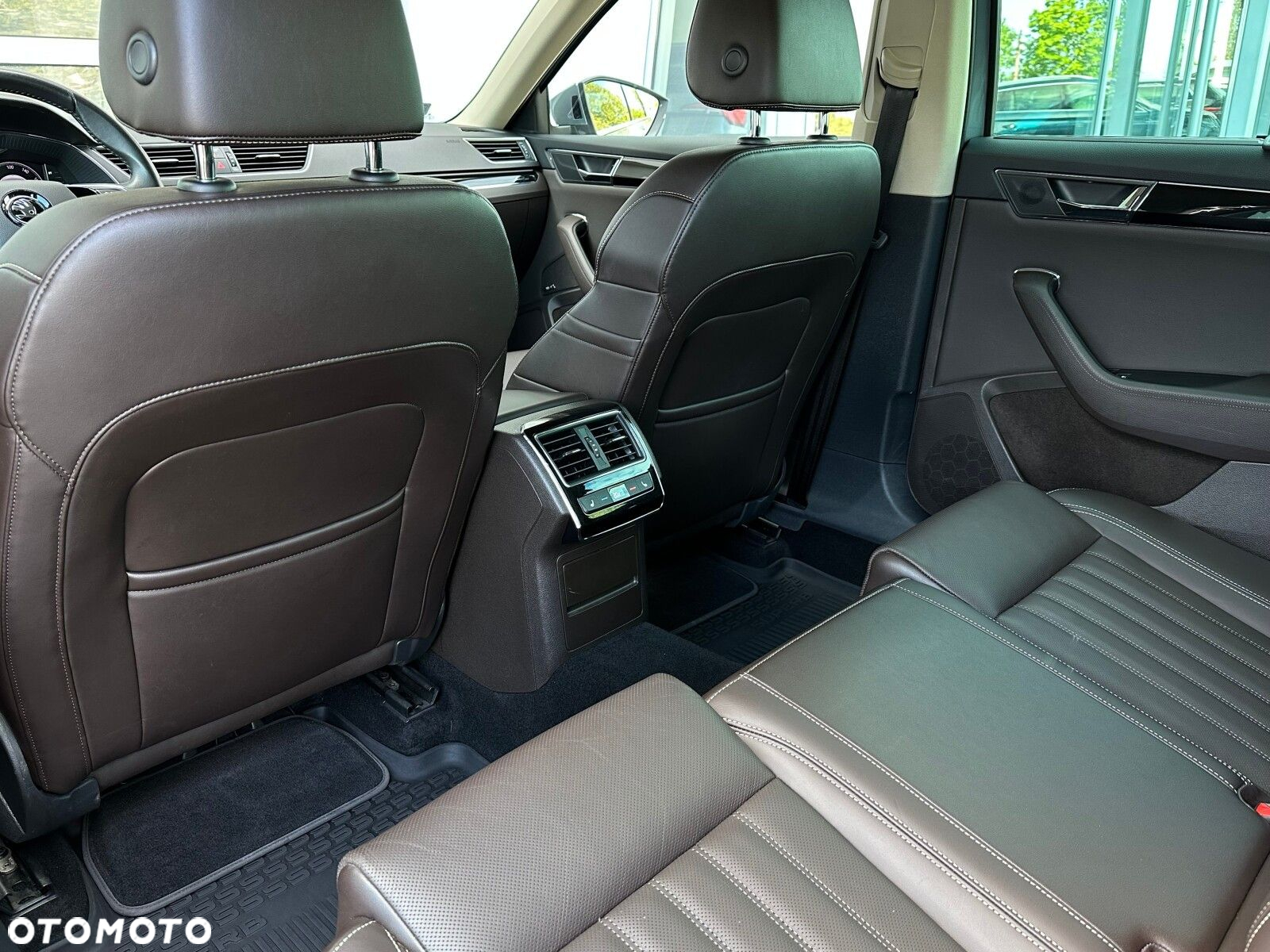 Skoda Superb 2.0 TDI SCR L&K DSG - 12