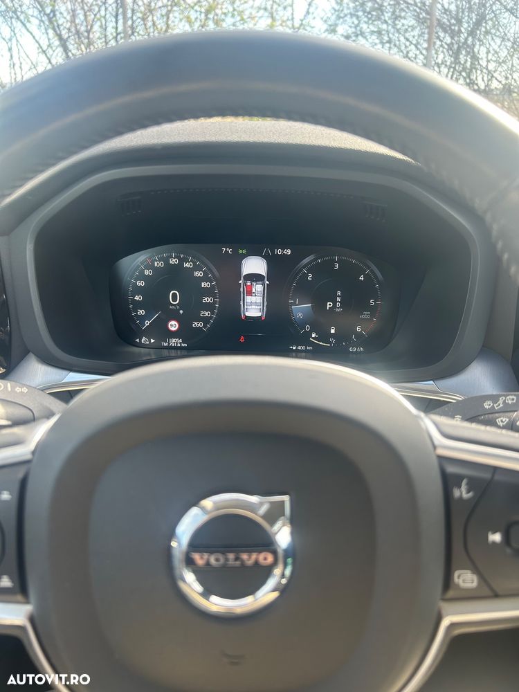 Volvo XC 60 B4 MHEV AWD Momentum - 11