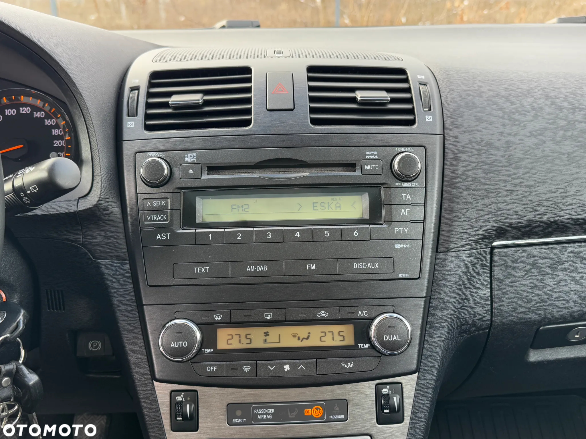 Toyota Avensis 1.8 Premium - 11
