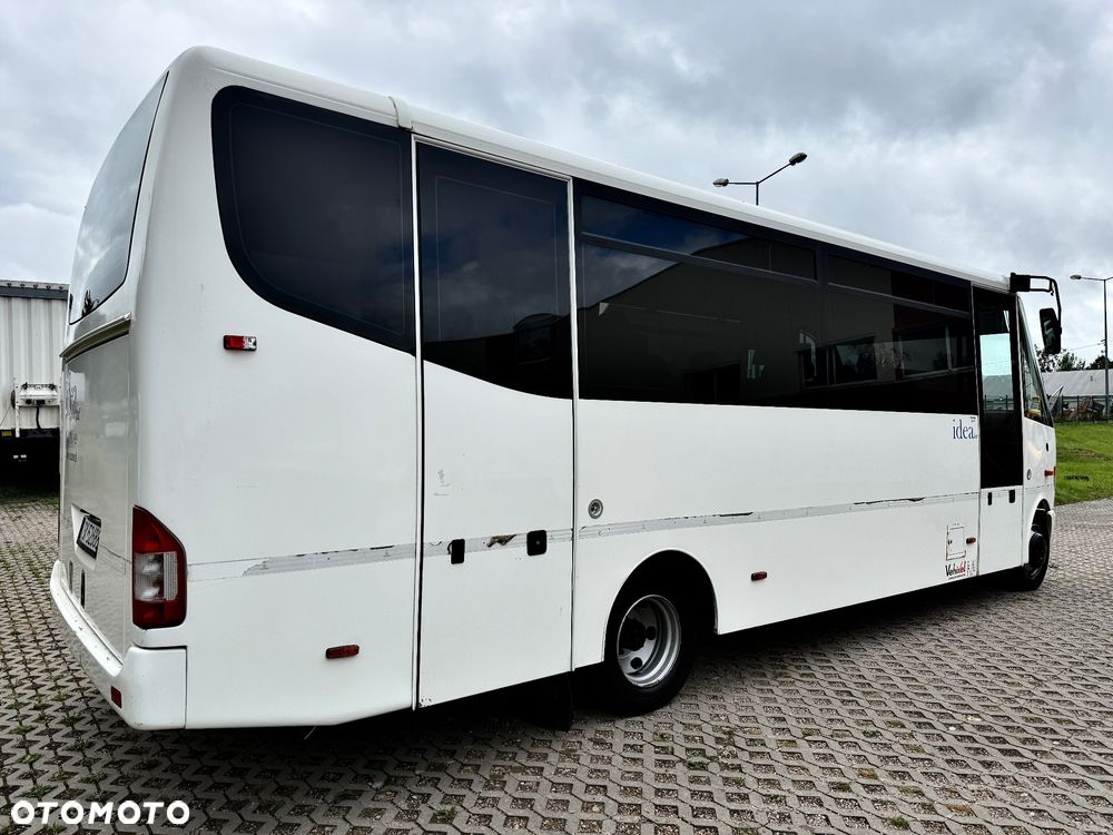 Mercedes-Benz Mediano 32+7 - 8