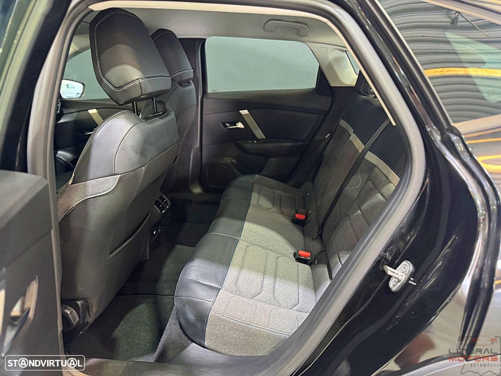 Citroën C4 X 1.2 PureTech Plus EAT8 - 17