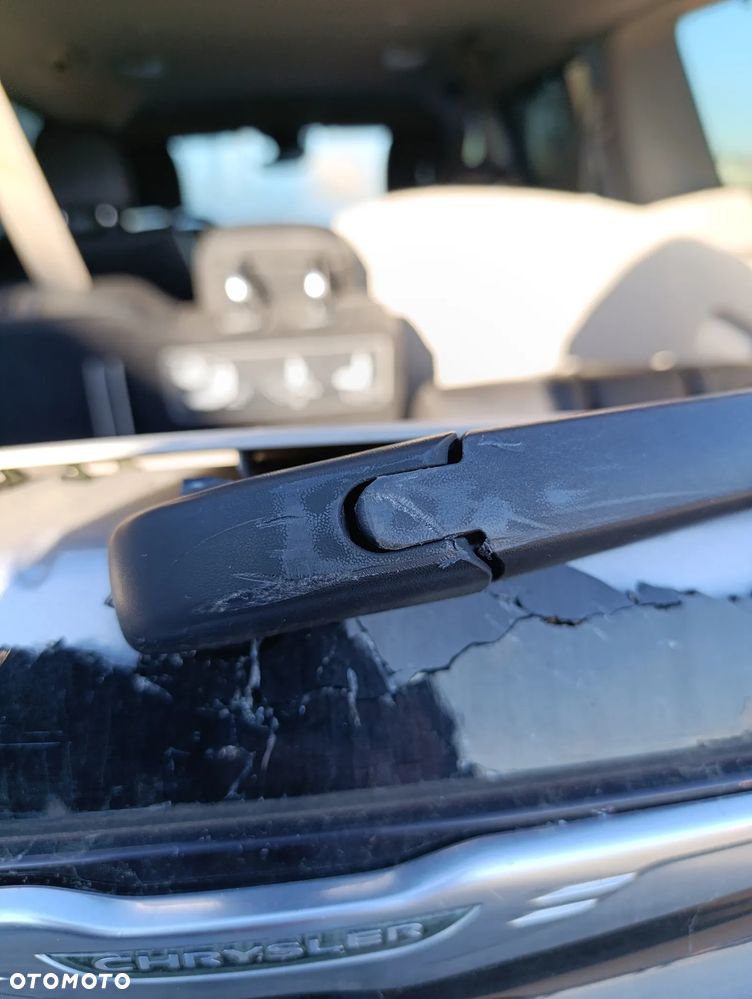 Chrysler Pacifica - 16