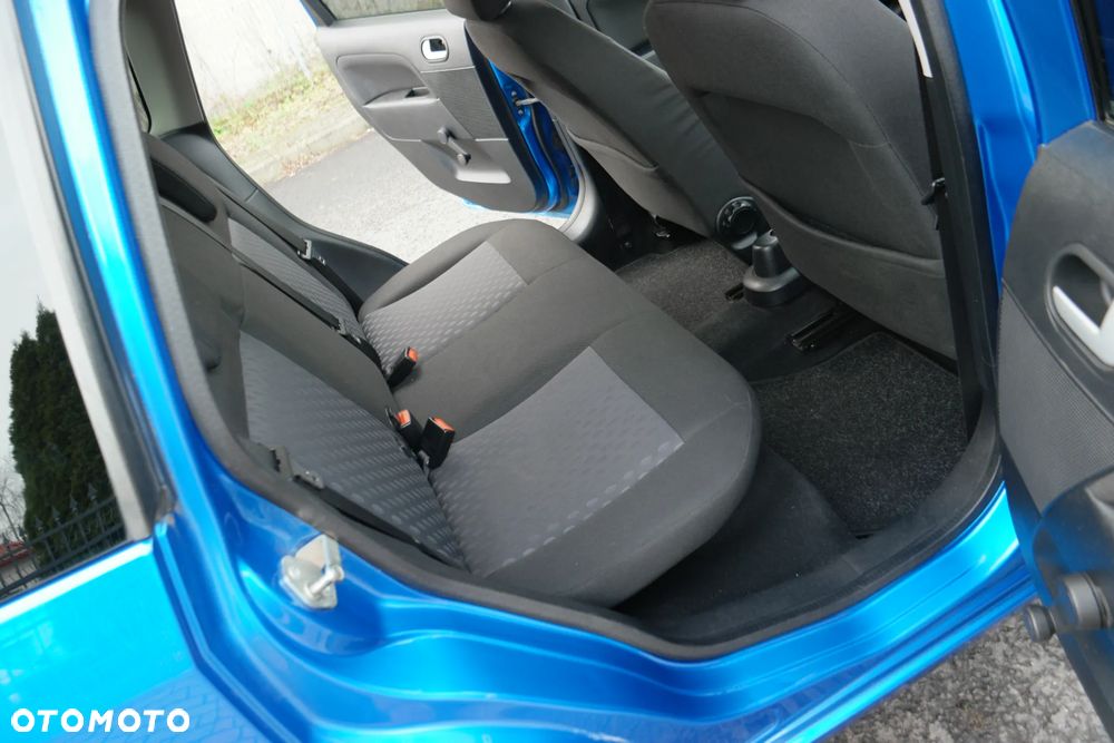 Ford Fiesta 1.4 Ambiente - 24