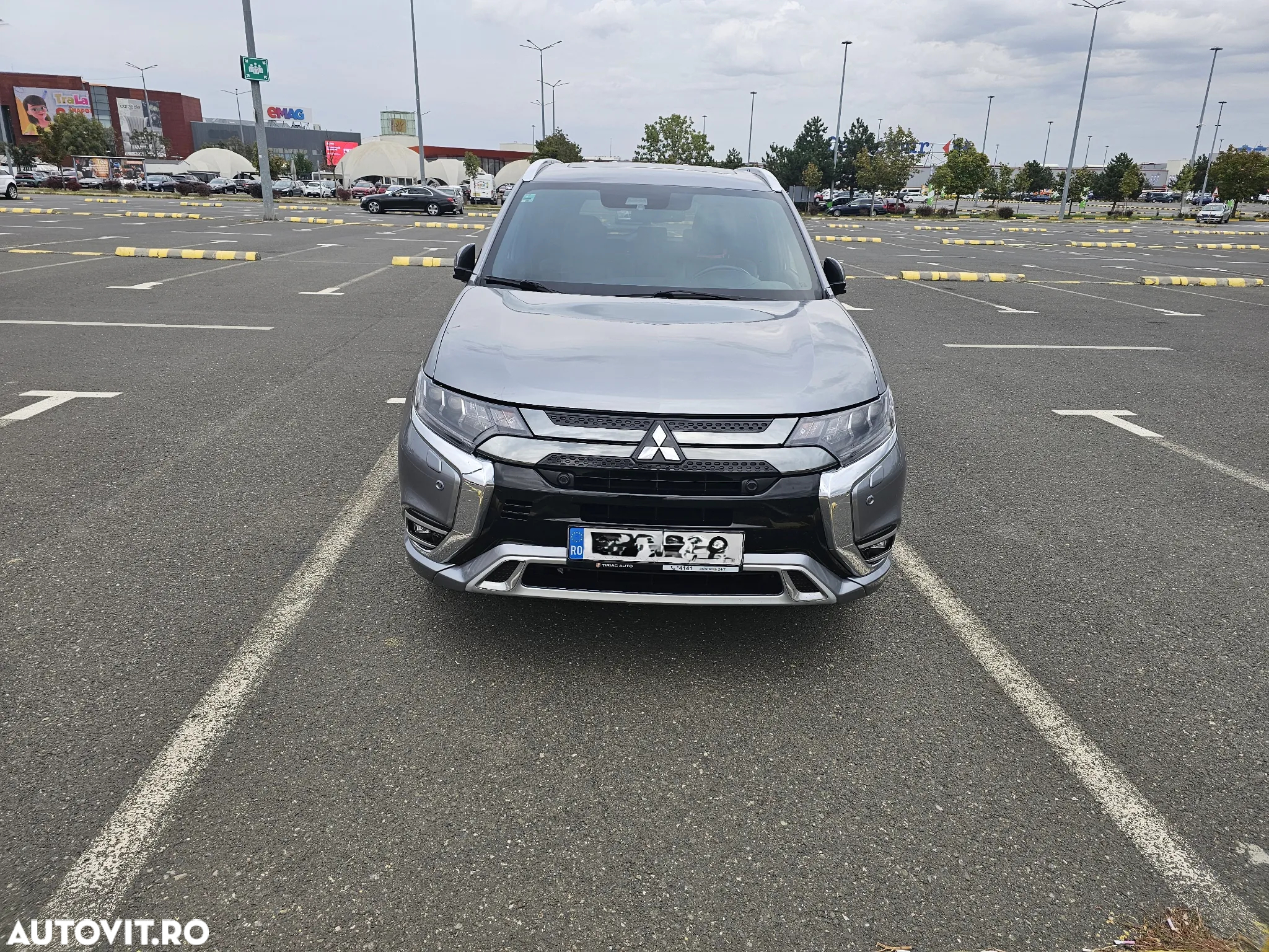 Mitsubishi Outlander - 2