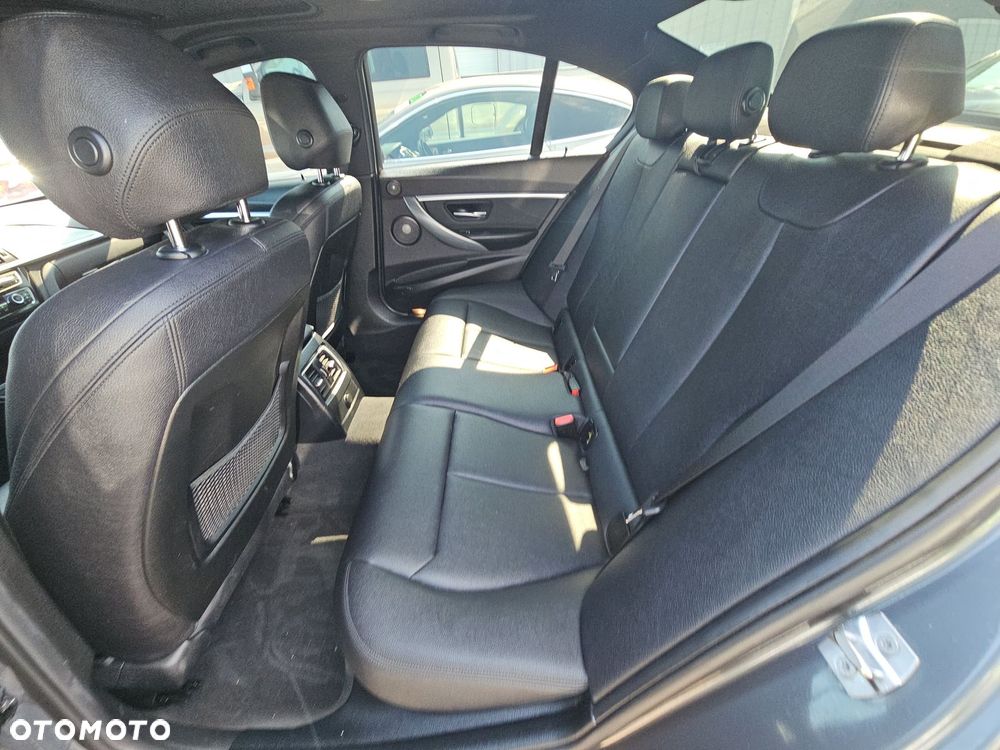 BMW Seria 3 340i xDrive M Sport - 12