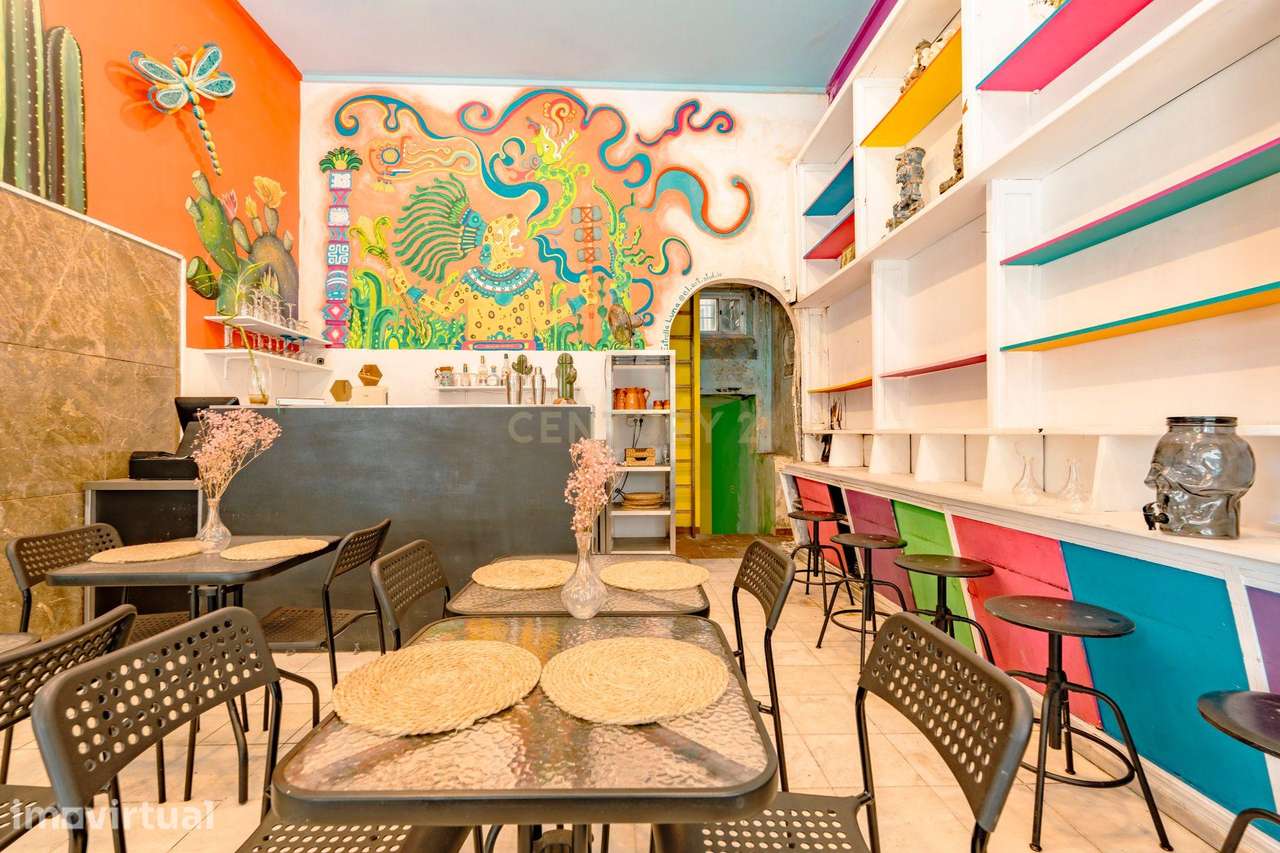 OPORTUNIDADE! ESPAÇO DE RESTAURAÇÃO MUITO BEM DECORADO E TOTALMENTE EQ - Grande imagem: 4/36
