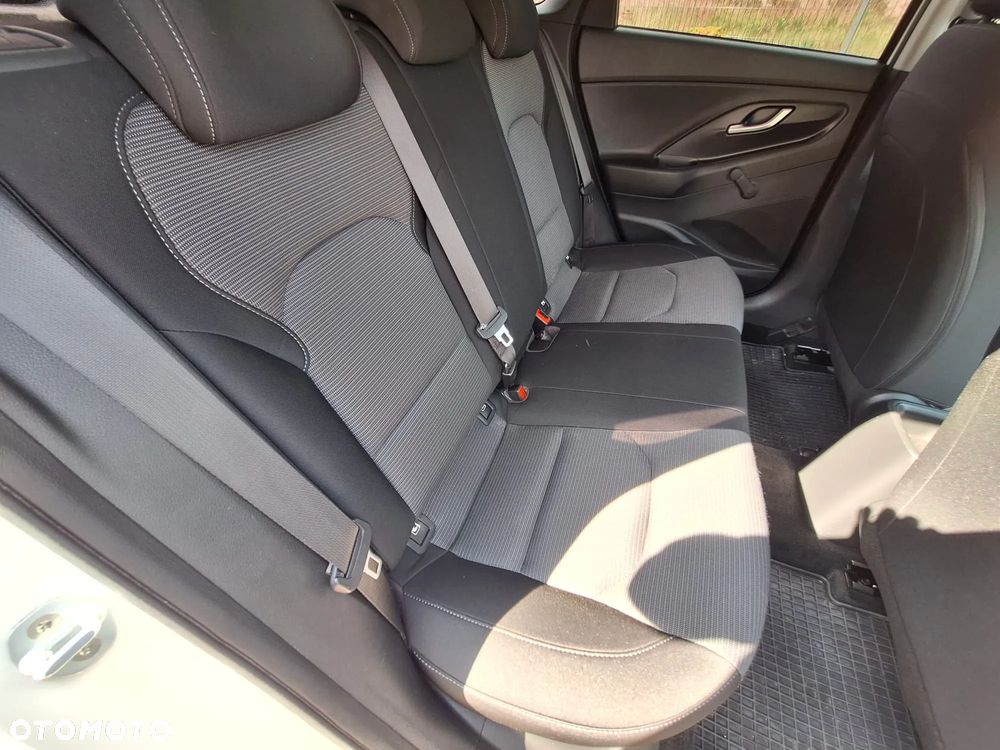 Hyundai i30 1.4 Select - 18