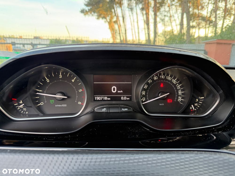 Peugeot 208 - 18