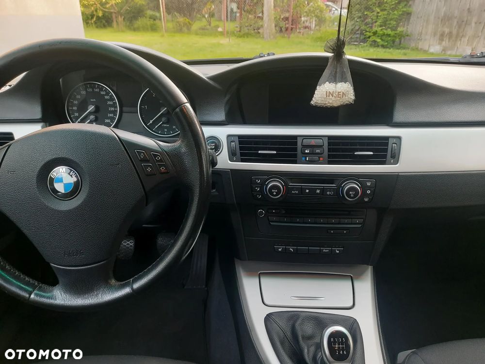 BMW Seria 3 318d - 16