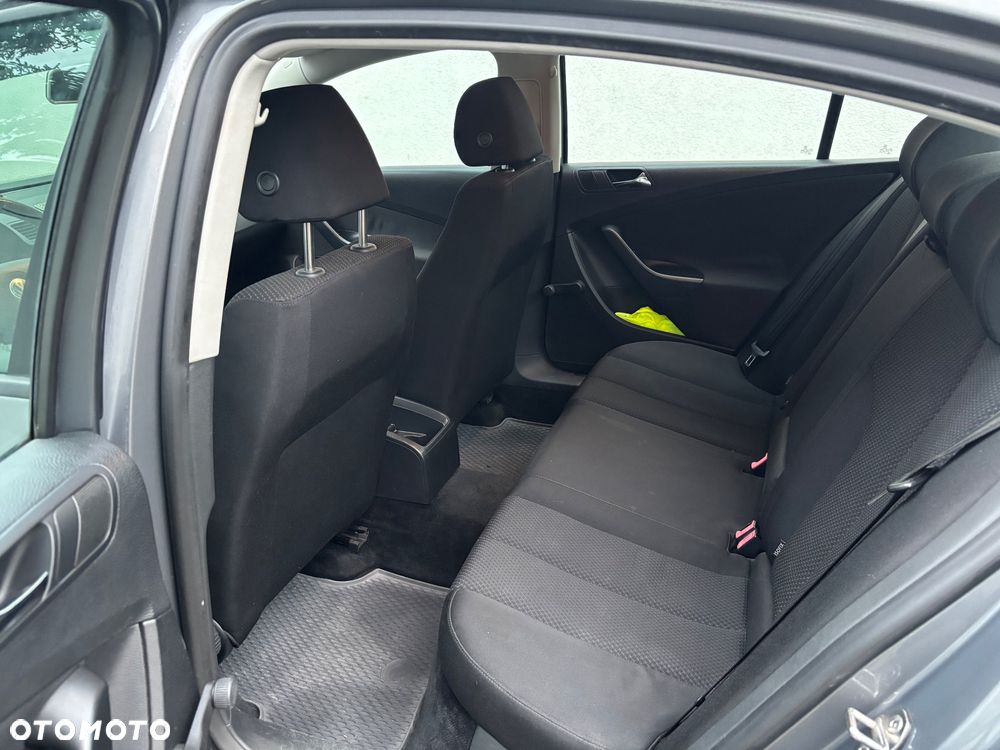 Volkswagen Passat 1.9 TDI Trendline - 12