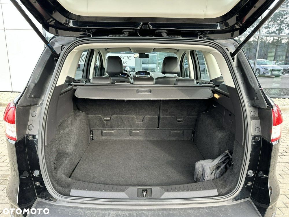 Ford Kuga 1.6 EcoBoost 2x4 Titanium - 32