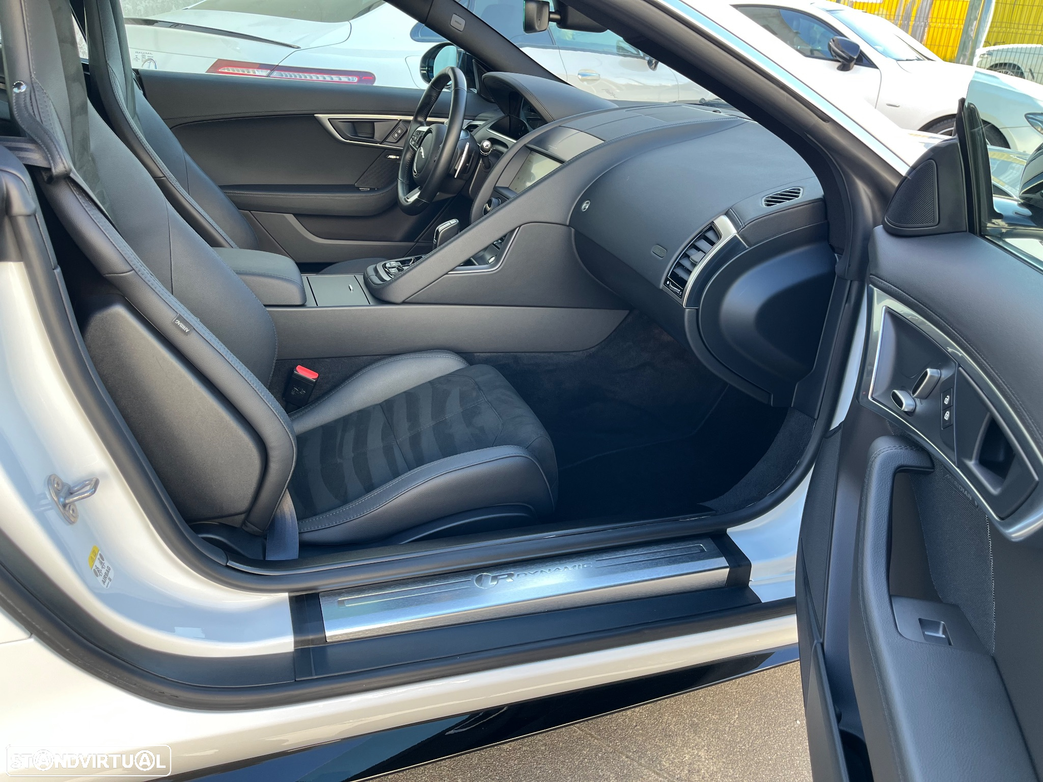 Jaguar F-Type 2.0 i4 R-Dynamic Black - 23