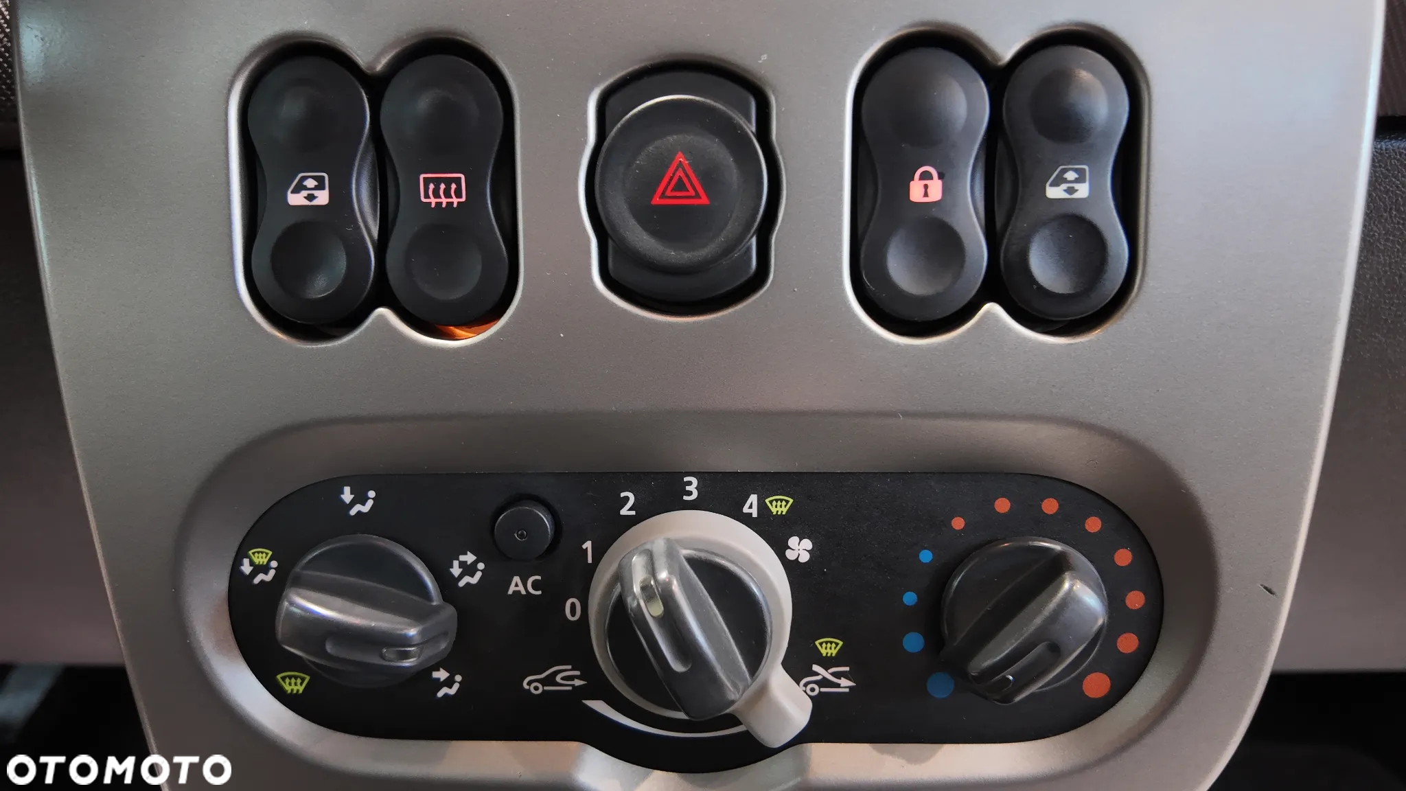Dacia Sandero 1.6 MPI Laureate - 28