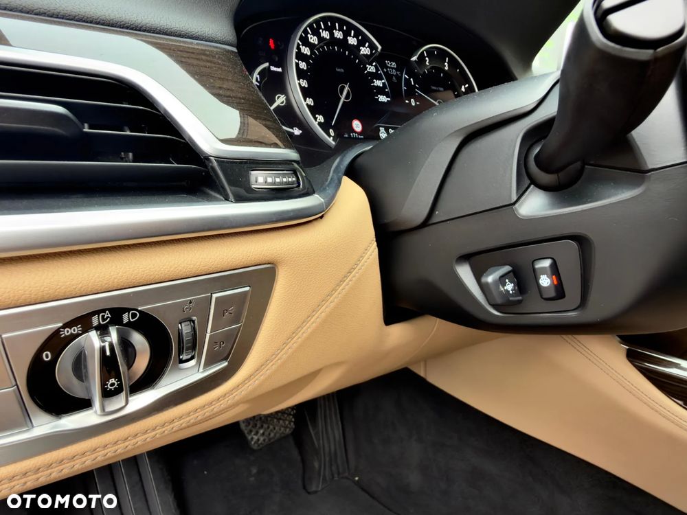 BMW Seria 7 - 37