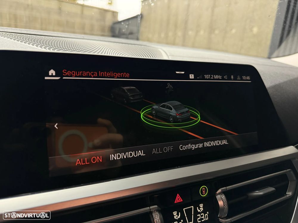 BMW 330 e Pack Desportivo M Auto - 32