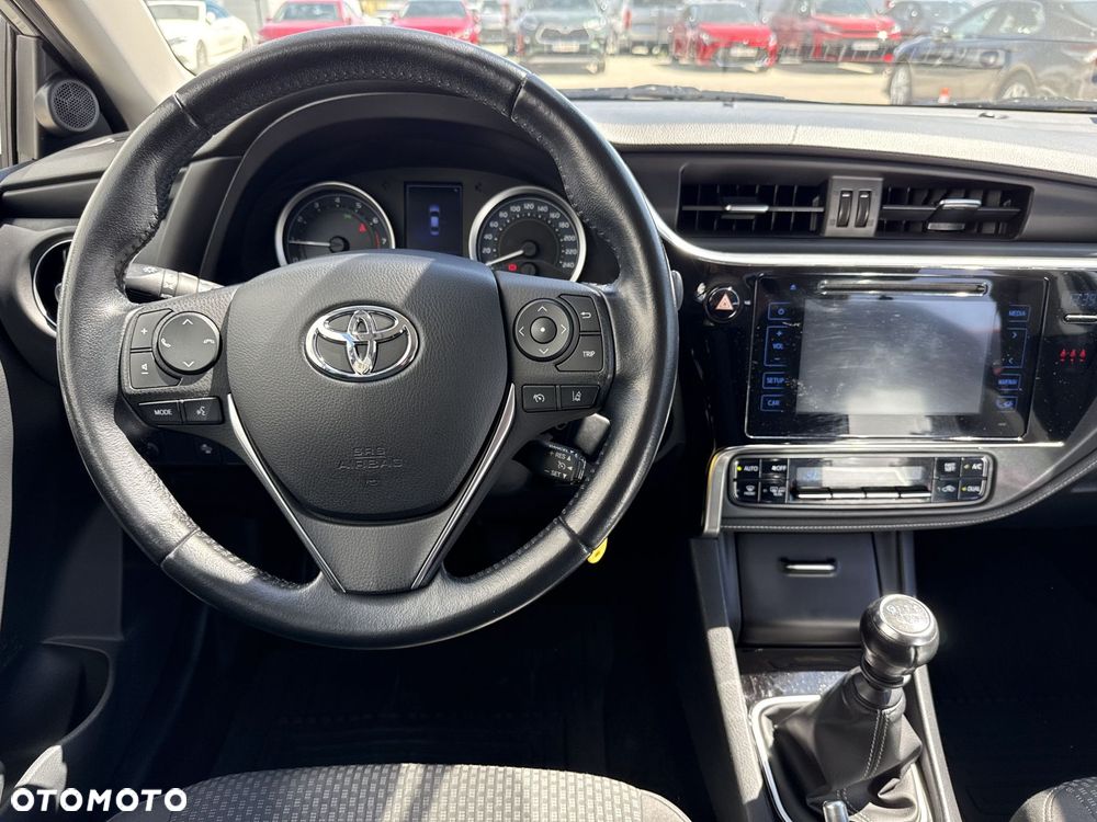 Toyota Corolla - 10
