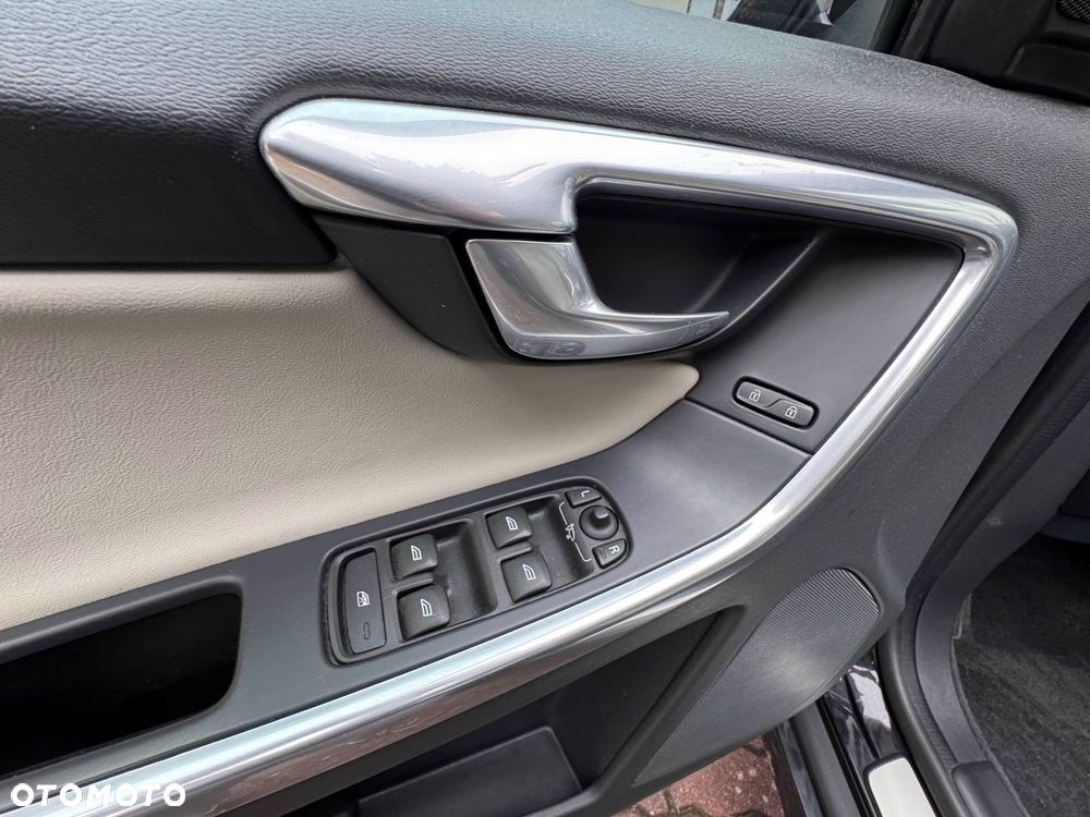 Volvo XC 60 D4 Drive-E Ocean Race - 19