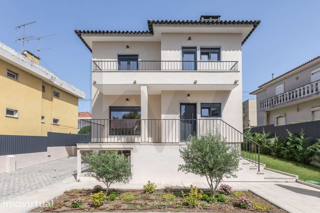 Charmosa Moradia T5 com Jardim Totalmente Remodelada -  Sassoeiros, Ca - Grande imagem: 2/54