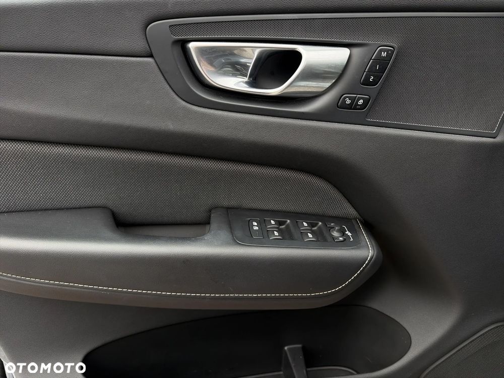 Volvo XC 60 B4 D AWD Plus Dark - 13