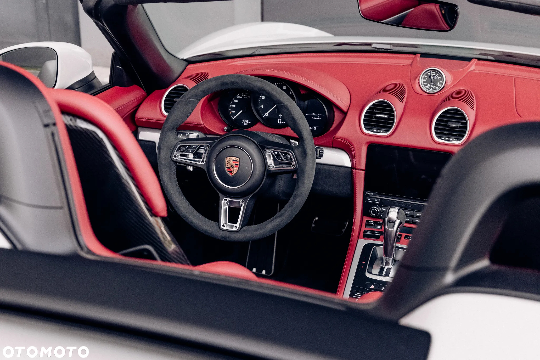 Porsche 718 Spyder - 12