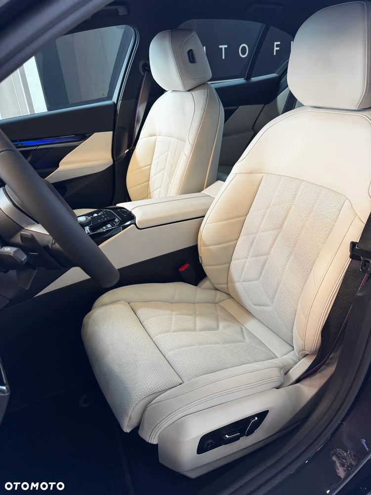 BMW Seria 5 520d xDrive mHEV M Sport Edition - 7