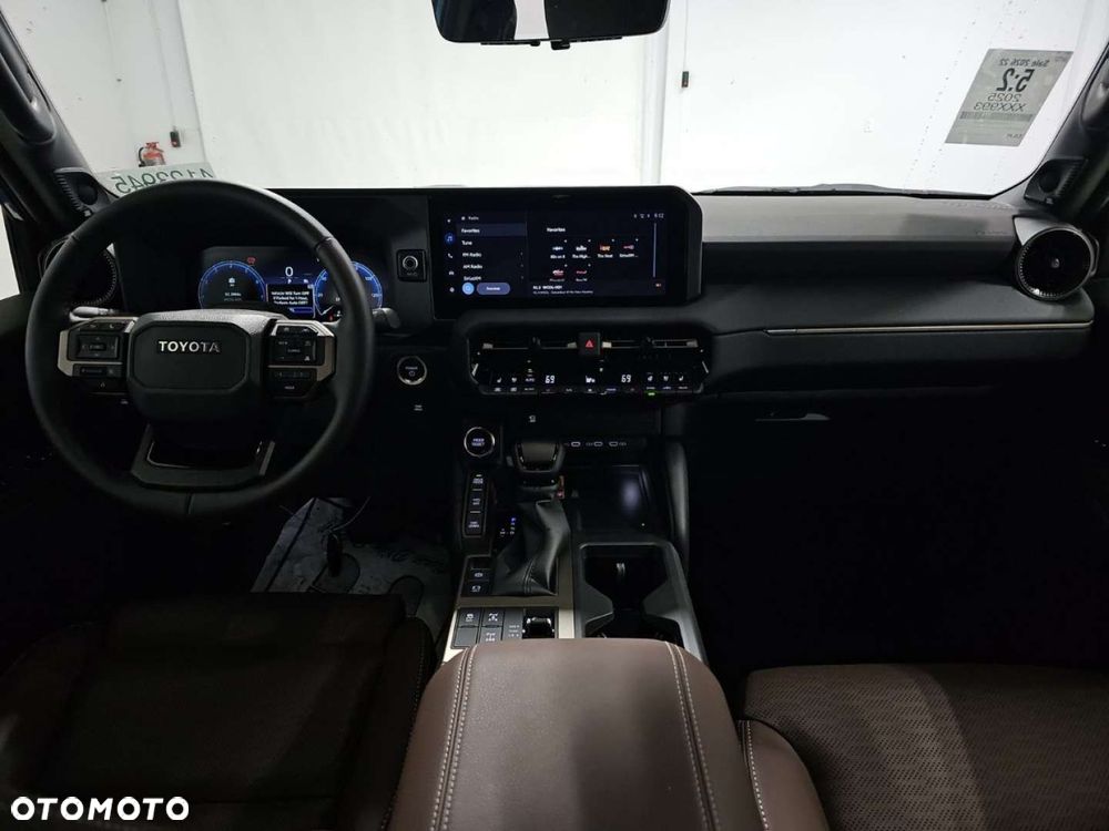 Toyota Land Cruiser - 11