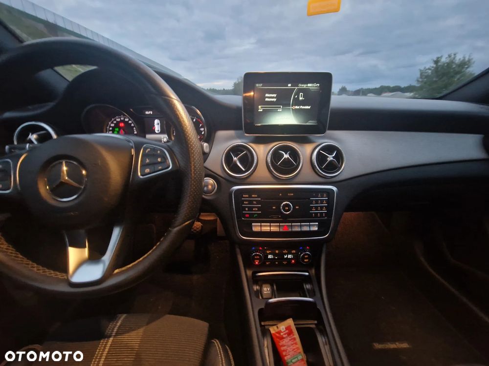 Mercedes-Benz CLA 200 7G-DCT AMG Line - 30
