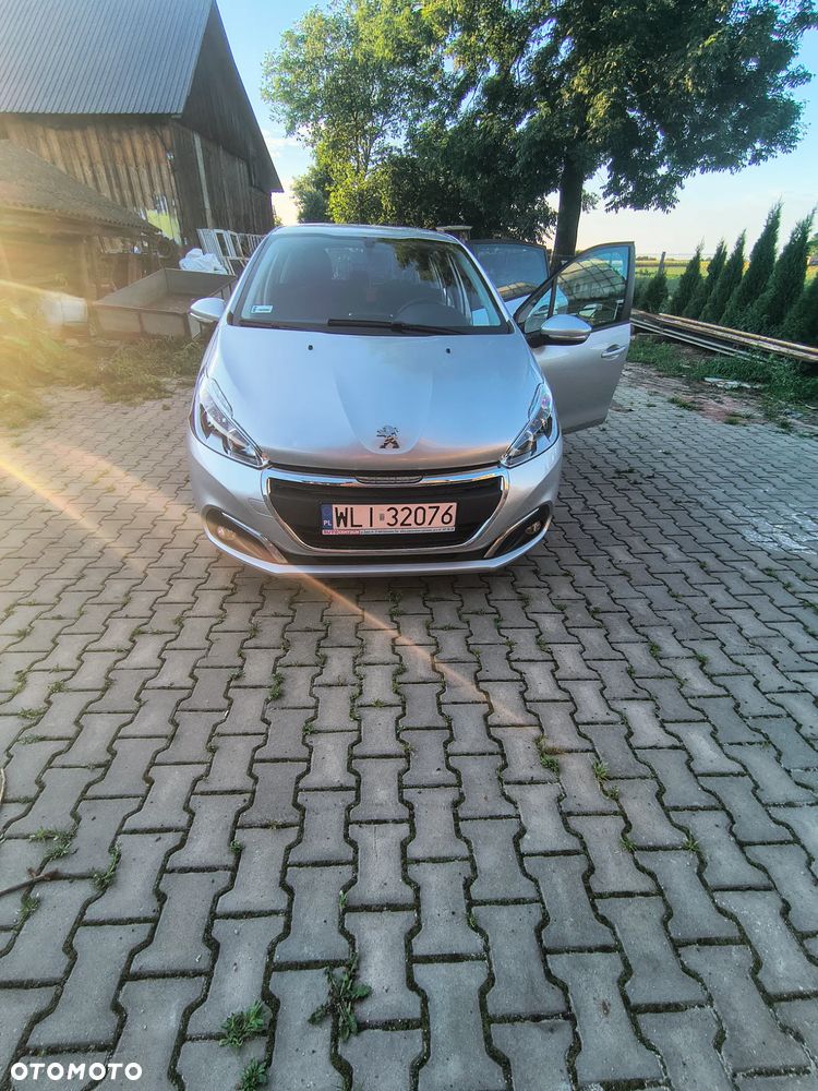 Peugeot 208 - 1