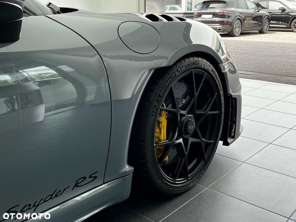 Porsche 718 Spyder - 3