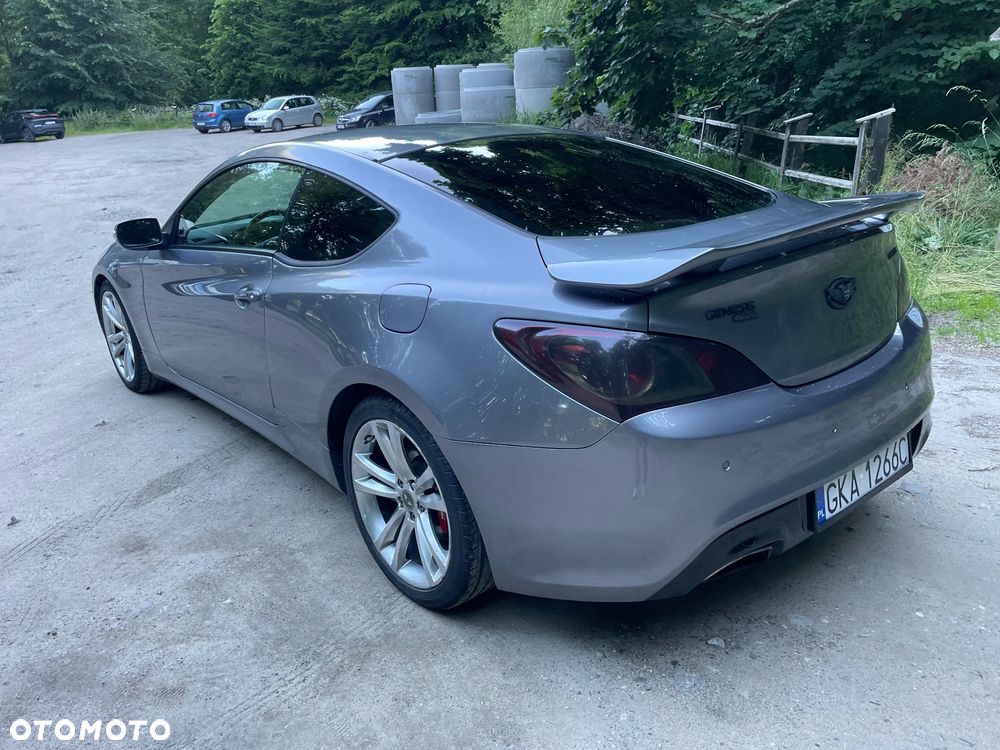 Hyundai Genesis Coupe 3.8 V6 Executive - 10