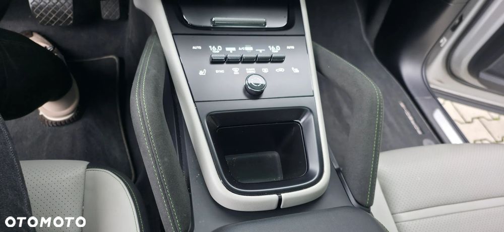 Porsche Cayenne - 25