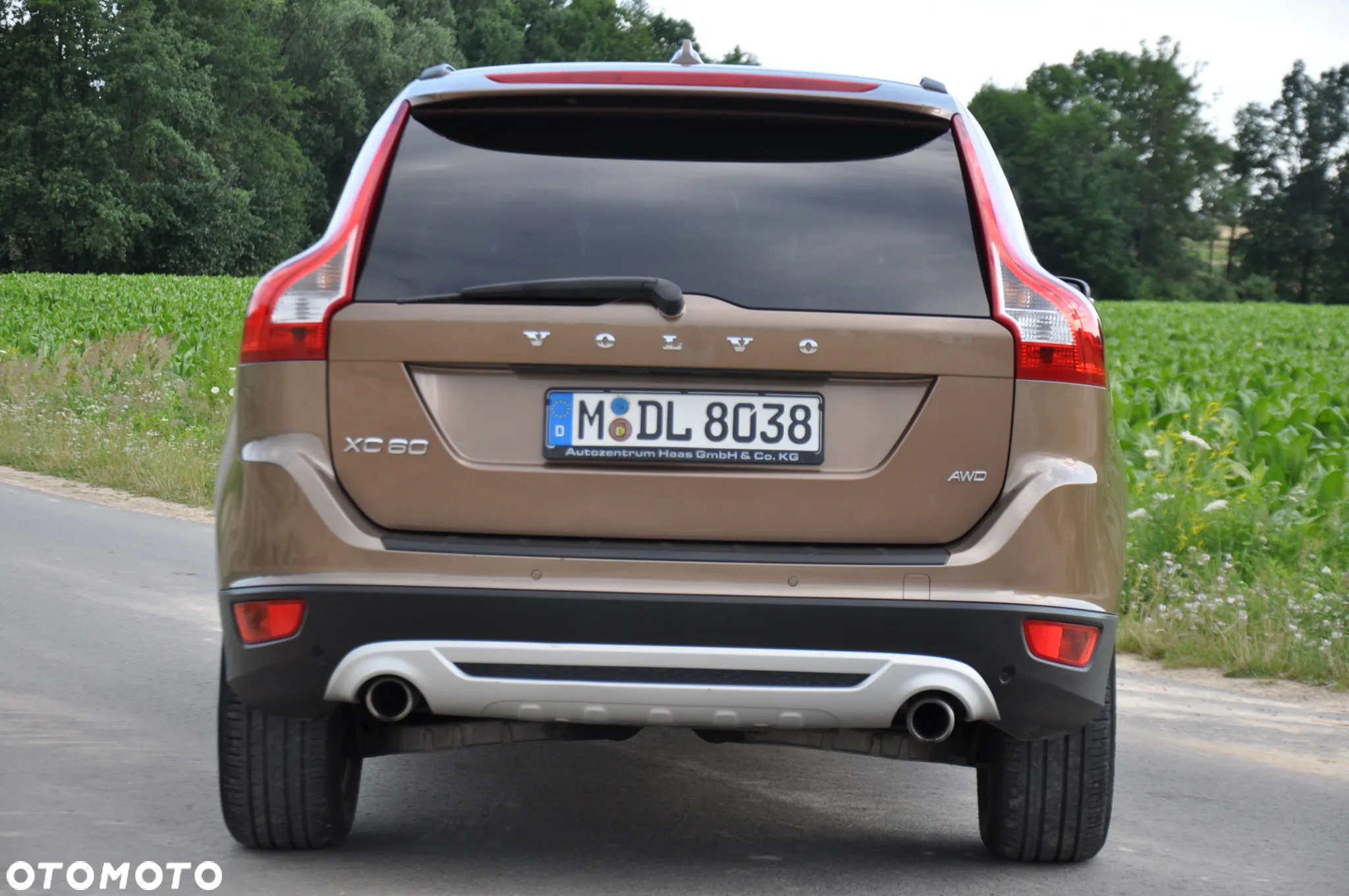 Volvo XC 60 2.4D AWD R-Design - 10