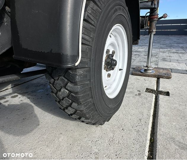 Land Rover Defender - 16