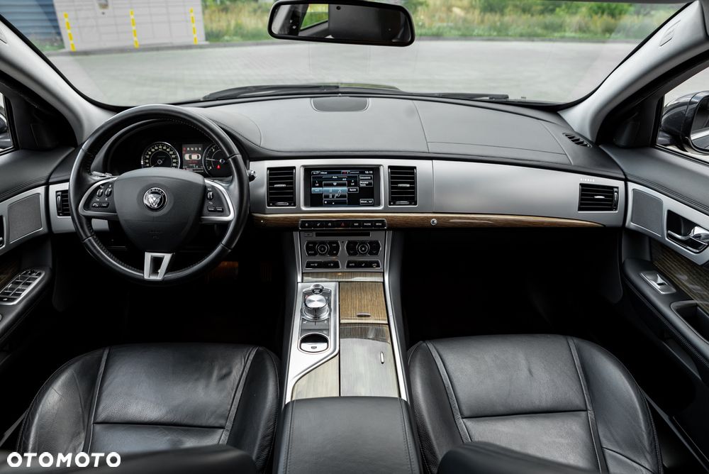 Jaguar XF 2.2 - 27