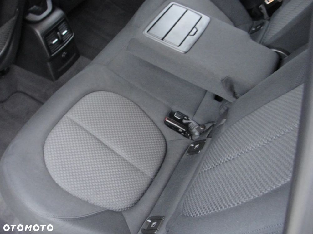 BMW X1 sDrive18d xLine - 24